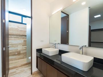 CASA EN VENTA DE 4 RECAMARAS EN PRIVADA TAMARA EN ZONA COUNTRY MÉRIDA
