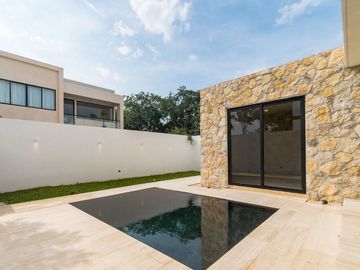 CASA EN VENTA DE 4 RECAMARAS EN PRIVADA TAMARA EN ZONA COUNTRY MÉRIDA