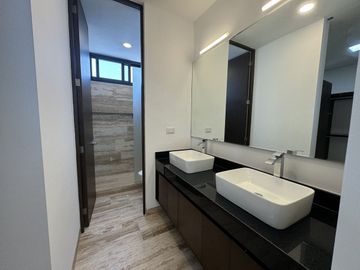 CASA EN VENTA DE 4 RECAMARAS EN PRIVADA TAMARA EN ZONA COUNTRY MÉRIDA