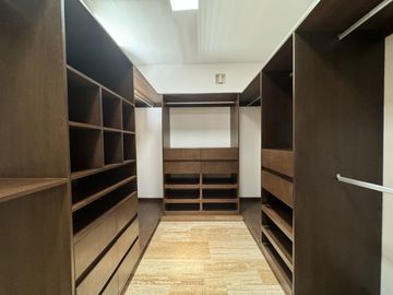CASA EN VENTA DE 4 RECAMARAS EN PRIVADA TAMARA EN ZONA COUNTRY MÉRIDA