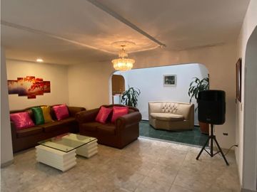 SE VENDE CASA DE 3 PISOS CANEY CR 8587285