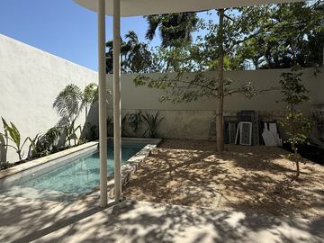Venta de Casa en Conjunto Residencial de Lujo en Itzimná con piscina