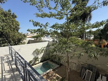 Venta de Casa en Conjunto Residencial de Lujo en Itzimná con piscina