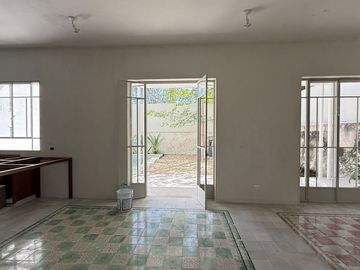 Venta de Casa en Conjunto Residencial de Lujo en Itzimná con piscina