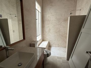 Venta de Casa en Conjunto Residencial de Lujo en Itzimná con piscina