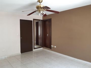 CASA EN VENTA REAL DE LA SILLA GUADALUPE ZONA GALERIAS DE CAMINO REAL