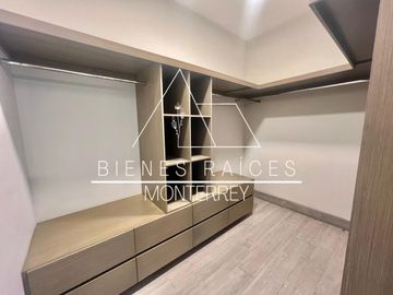 Casa en  Venta en Laderas de Caranday con amplio patio y a precio de oportunidad.