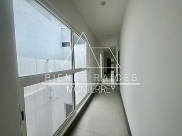 Casa en  Venta en Laderas de Caranday con amplio patio y a precio de oportunidad.