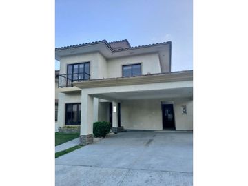 Casa en venta en Clayton Embassy Club