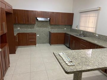 Casa en venta en Clayton Embassy Club