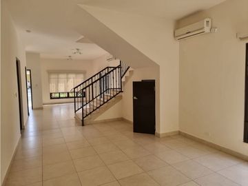 Casa en venta en Clayton Embassy Club