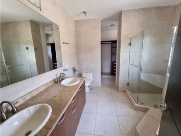 Casa en venta en Clayton Embassy Club