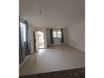 vendo o alquilo casa en Los Valles de nuevo Emperador