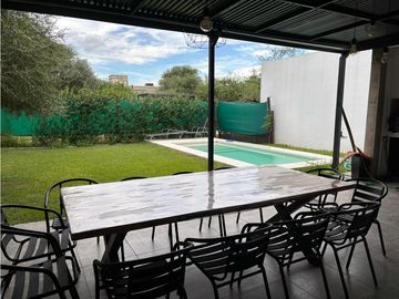 VENTA CASA 3 DORMITORIOS EN EN BARRIO CERRADO LAS CAÑITAS-MALAGUEÑO 