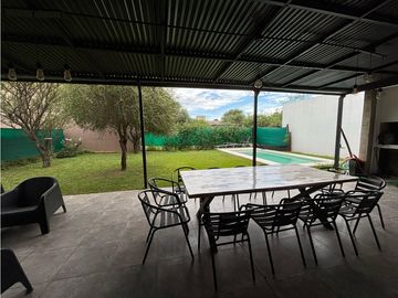VENTA CASA 3 DORMITORIOS EN EN BARRIO CERRADO LAS CAÑITAS-MALAGUEÑO 