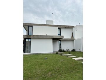 VENTA CASA 3 DORMITORIOS EN EN BARRIO CERRADO LAS CAÑITAS-MALAGUEÑO 