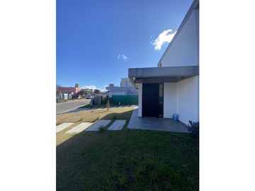 VENTA CASA 3 DORMITORIOS EN EN BARRIO CERRADO LAS CAÑITAS-MALAGUEÑO 