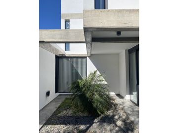 VENTA CASA 3 DORMITORIOS EN EN BARRIO CERRADO LAS CAÑITAS-MALAGUEÑO 