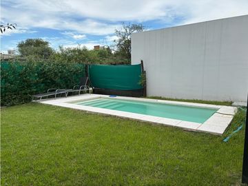 VENTA CASA 3 DORMITORIOS EN EN BARRIO CERRADO LAS CAÑITAS-MALAGUEÑO 