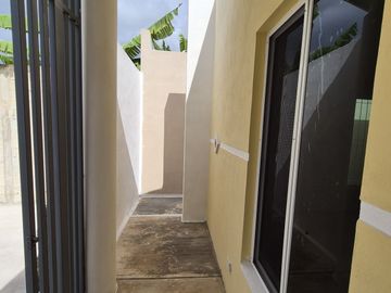 Casa NUEVA y remodelada de 2 rec en Caucel