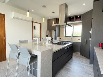 CASA EQUIPADA EN VENTA CARRETERA NACIONAL
