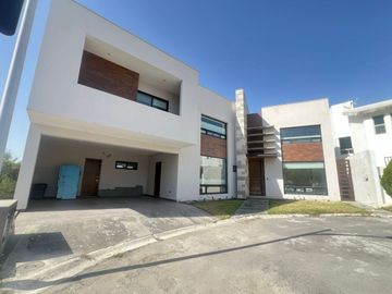 CASA EQUIPADA EN VENTA CARRETERA NACIONAL