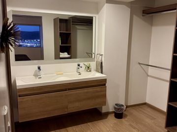 Renta Departamento Amueblado de 3 Recámaras en Habitarea Towers por $28,000