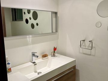 Renta Departamento Amueblado de 3 Recámaras en Habitarea Towers por $28,000