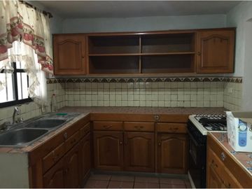 Renta Casa Con Jardín Y Acceso Controlado Zona Zavaleta, UDLAP