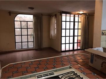 Renta Casa Con Jardín Y Acceso Controlado Zona Zavaleta, UDLAP