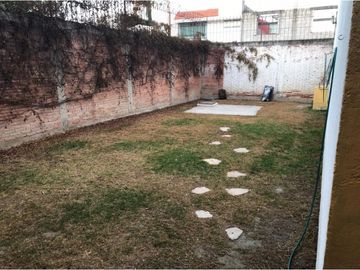 Renta Casa Con Jardín Y Acceso Controlado Zona Zavaleta, UDLAP