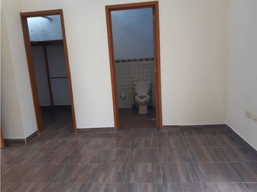 Renta Casa Con Jardín Y Acceso Controlado Zona Zavaleta, UDLAP