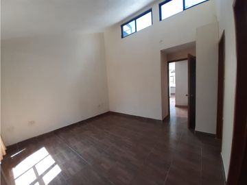 Renta Casa Con Jardín Y Acceso Controlado Zona Zavaleta, UDLAP