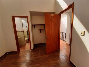 Renta Casa Con Jardín Y Acceso Controlado Zona Zavaleta, UDLAP