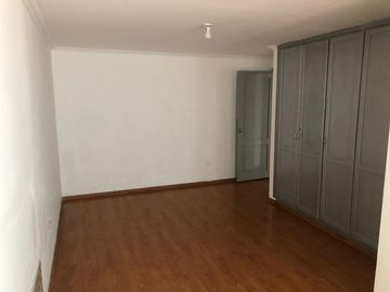 Jipijapa, Casa Comercial en Venta, 365m2, 2 Locales, 3 Suite