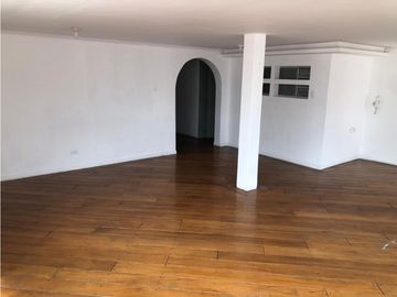 Jipijapa, Casa Comercial en Venta, 365m2, 2 Locales, 3 Suite