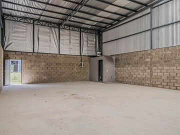 ALQUILER ESPECTACULAR GALPON 235 METROS PILAR