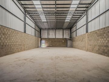 ALQUILER GALPON A ESTRENAR 235 M2 CUBIERTOS PILAR