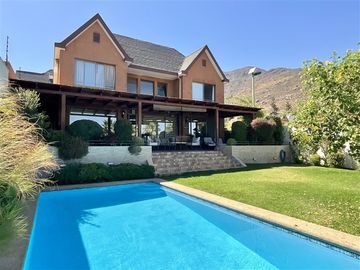 Casa en Venta en San Carlos De Apoquindo / Carlos Peña Otaegui