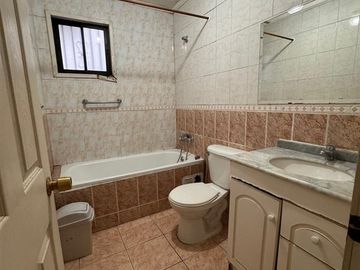 Casa en Venta en Se vende cómoda y espaciosa casa en la comuna de san bernardo