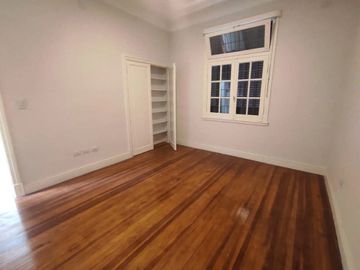 VENTA CASA SAN JUAN 2100, 12 AMBIENTES