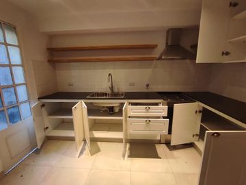 VENTA CASA SAN JUAN 2100, 12 AMBIENTES