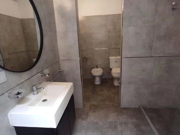 VENTA CASA SAN JUAN 2100, 12 AMBIENTES