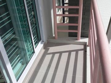 3 Bedroom Townhouse for sale in Ban Laeng, Rayong