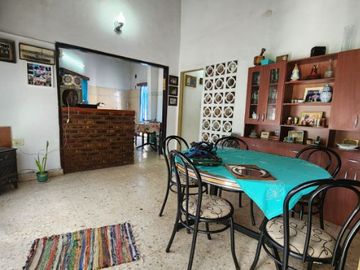 Casa para 2 Familias en venta en Remedios de Escalada Oeste
