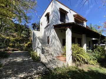 VENTA CASA ESTILO HACIENDA EN CONDOMINIO CON AMENIDADES, JIUTEPEC MORELOS