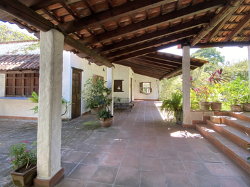 VENTA CASA ESTILO HACIENDA EN CONDOMINIO CON AMENIDADES, JIUTEPEC MORELOS