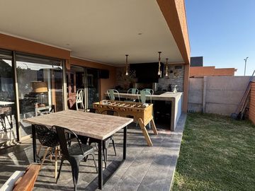 Oportunidad Parque brisas Norte ! Amplio terreno ! Dentro de condominio !