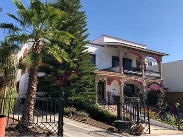 Hermosa Casa estilo Mexicano, amplia en fraccionamiento campestre muy seguro