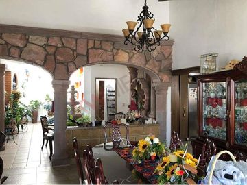 Hermosa Casa estilo Mexicano, amplia en fraccionamiento campestre muy seguro
